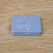 Informative size guide for the portable 6 compartment pill box.