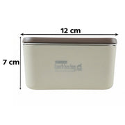 Visual guide demonstrating the practical size and capacity of the insulated lunch box set.